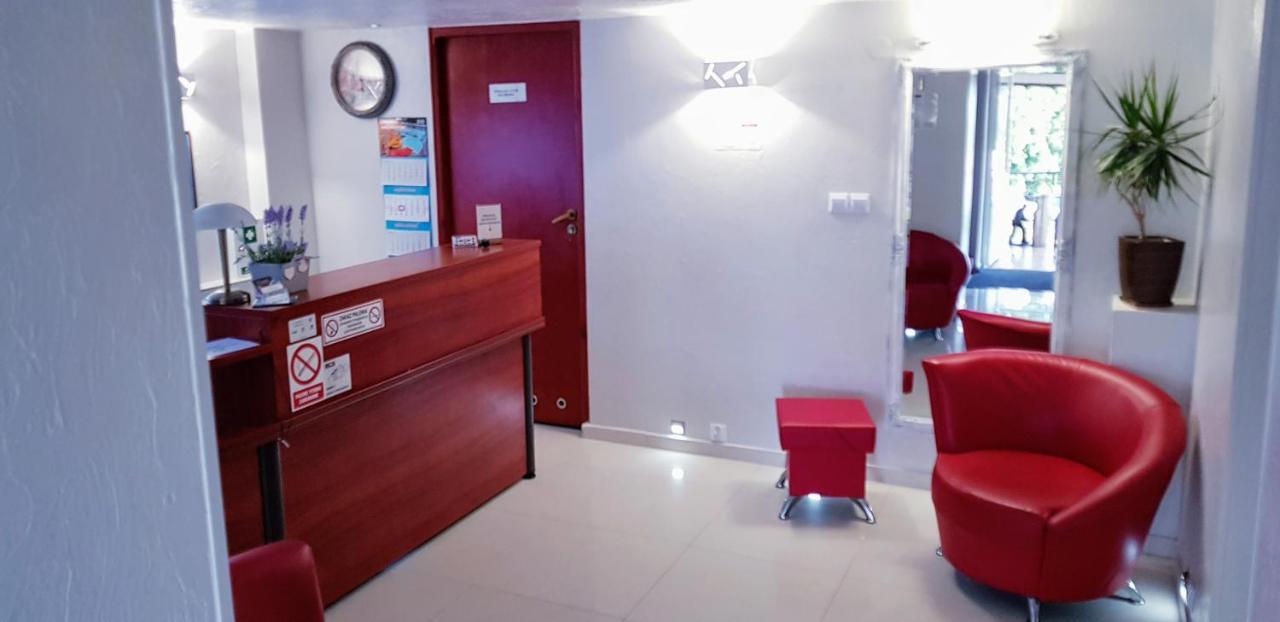 Willa-Restauracja Victoria Ostrowiec Swietokrzyski Ngoại thất bức ảnh