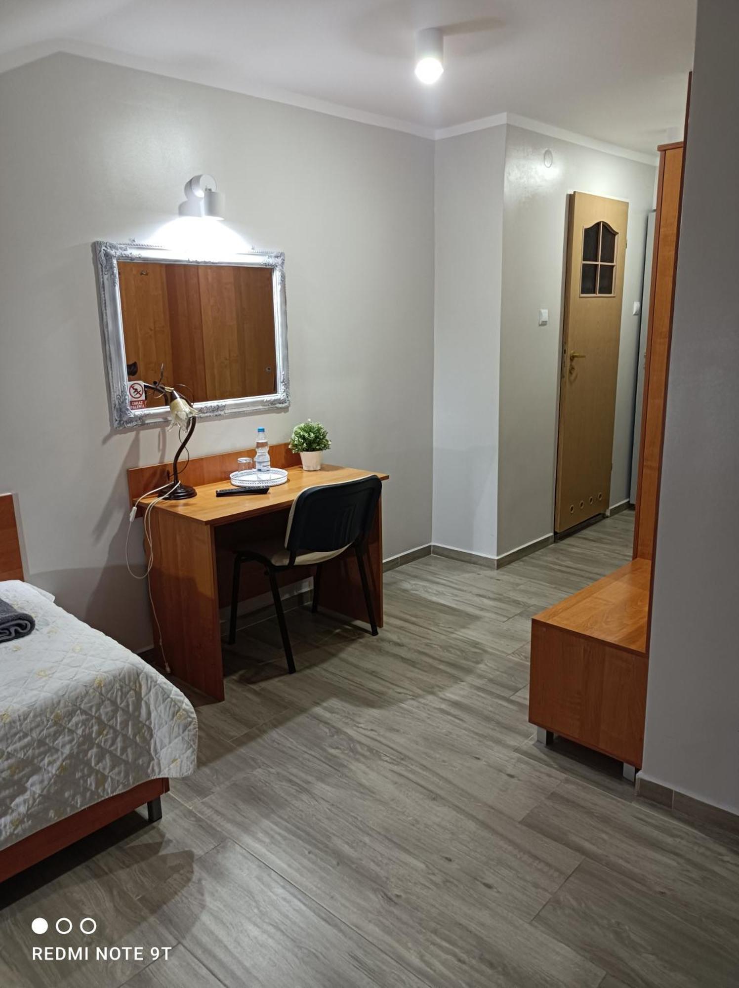 Willa-Restauracja Victoria Ostrowiec Swietokrzyski Phòng bức ảnh