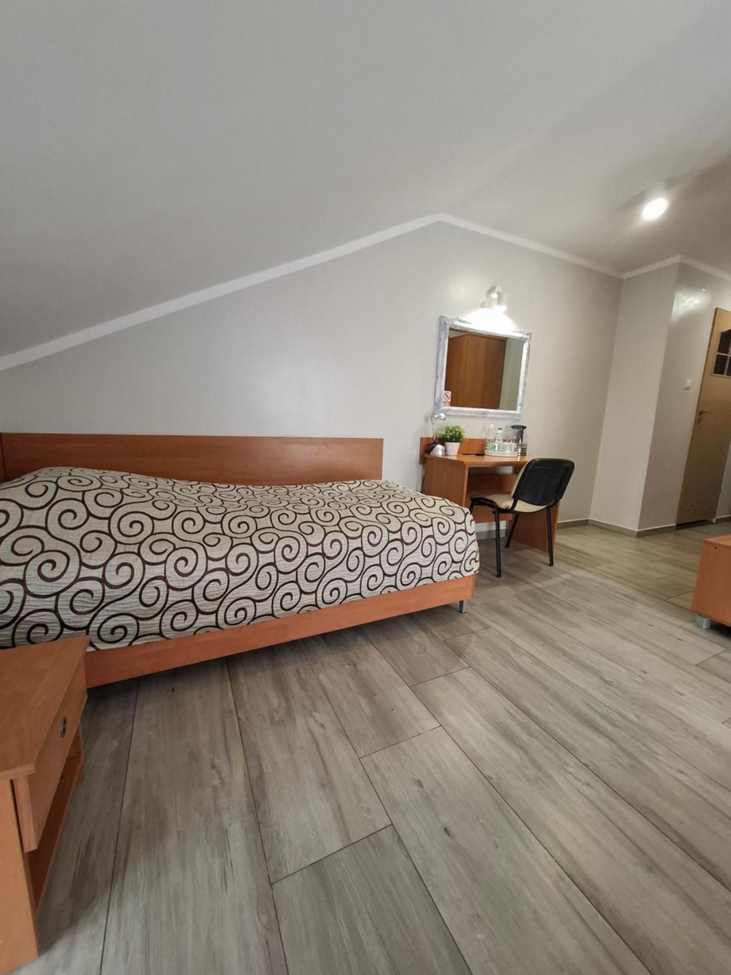 Willa-Restauracja Victoria Ostrowiec Swietokrzyski Phòng bức ảnh