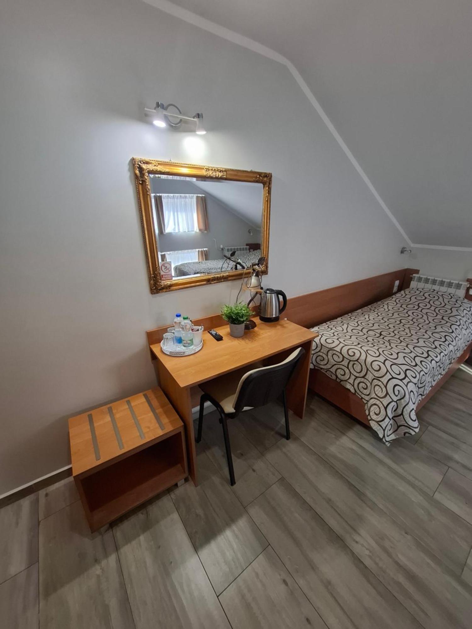 Willa-Restauracja Victoria Ostrowiec Swietokrzyski Phòng bức ảnh